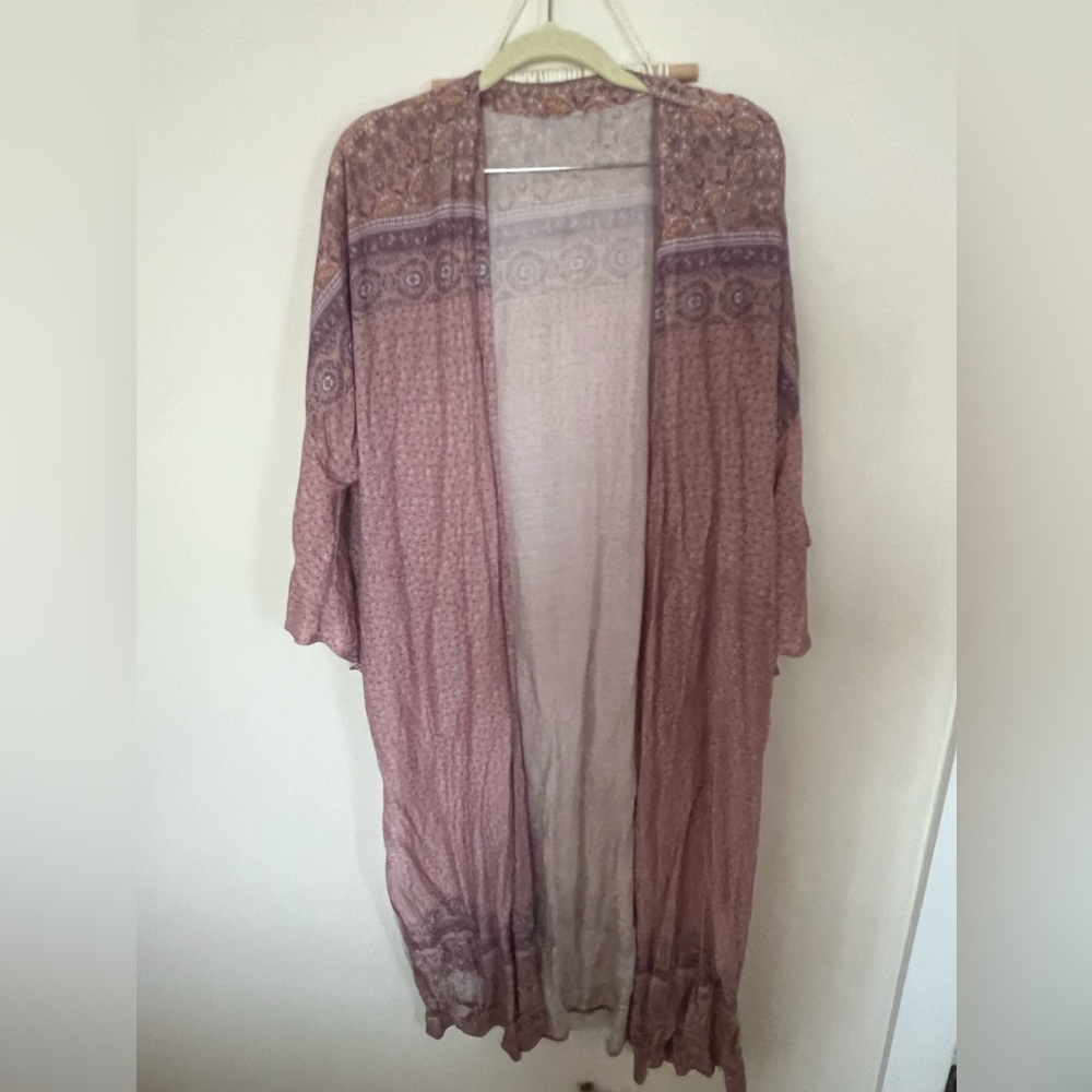 Pink patterned kimono bell sleeves